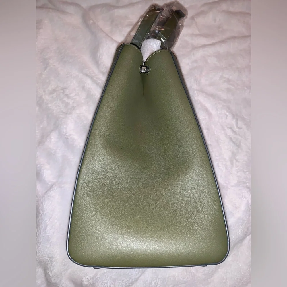 MCM Medium Aren VI Leather Hobo Bag (Sea Turtle) - Picture 10 of 15